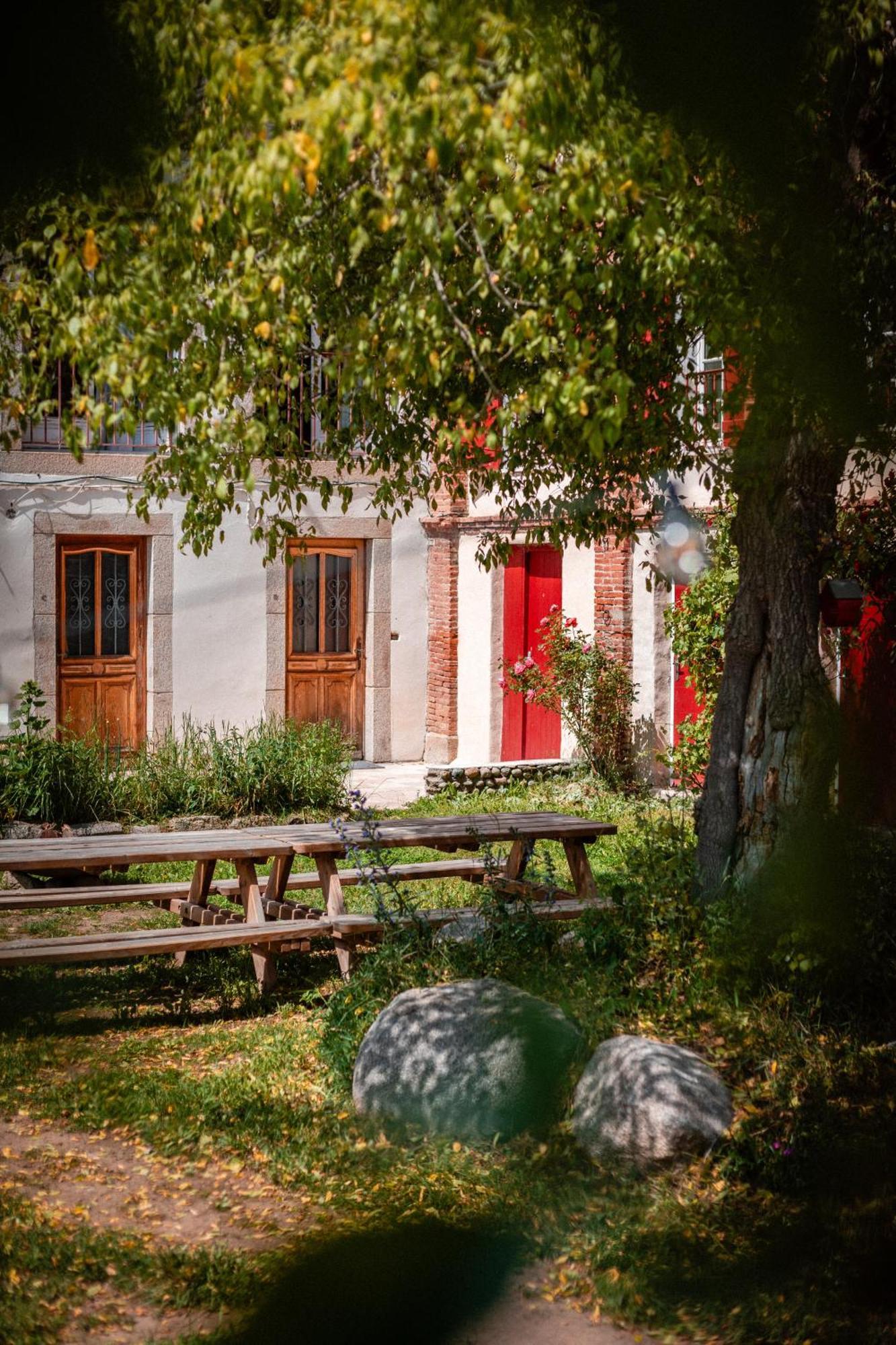 La Grande Maison Rouge Angoustrine Zewnętrze zdjęcie